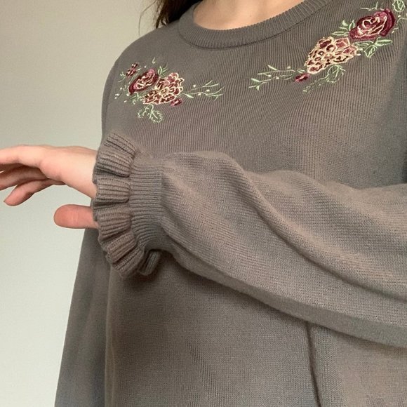 Vintage gray floral embroidered sweater - Picture 5 of 7